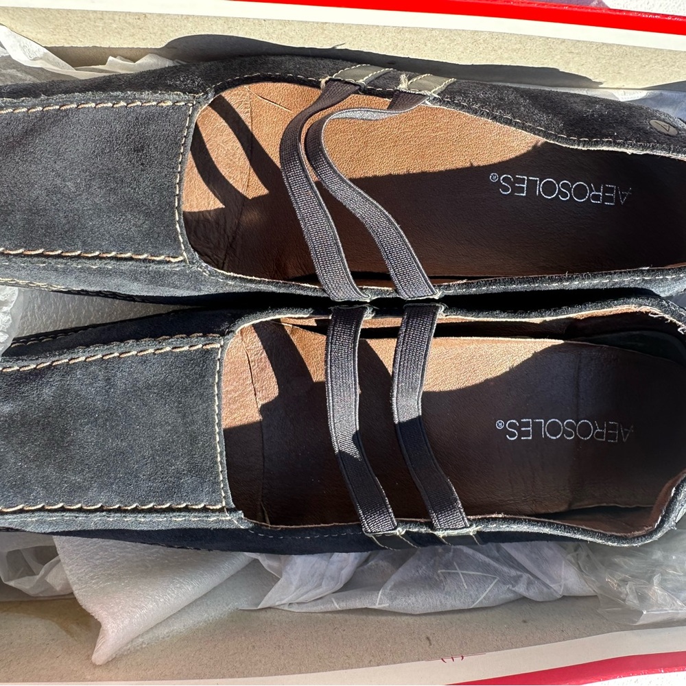 AEROSOLES Women's Black Loafers with Tan Interior